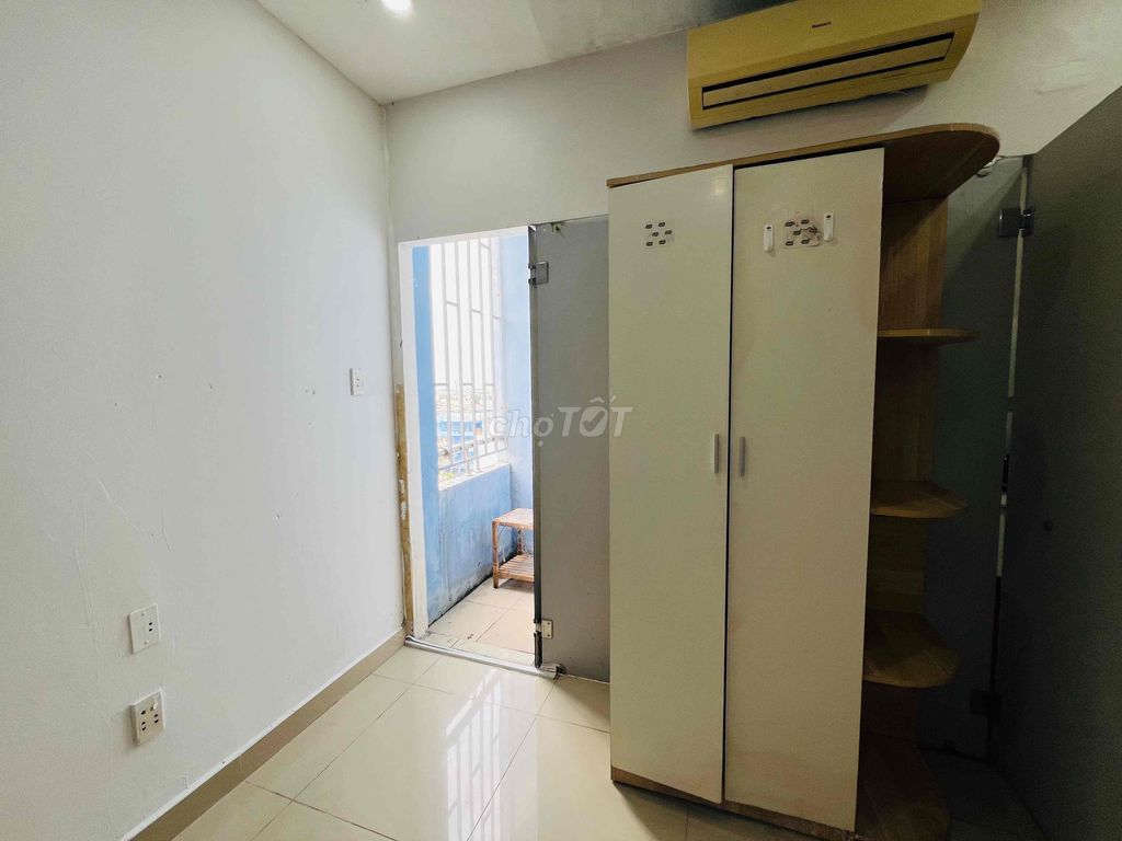 Rent studios, balcony, Full interior near the West Station