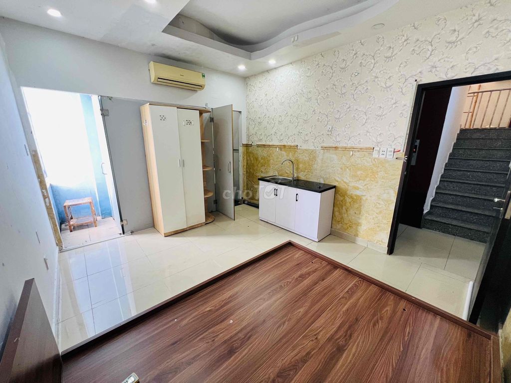 Rent studios, balcony, Full interior near the West Station