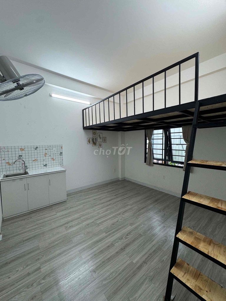 New boarding room full of furniture, 0K Hoàng Bật Đạt. 3.5 million a month.
