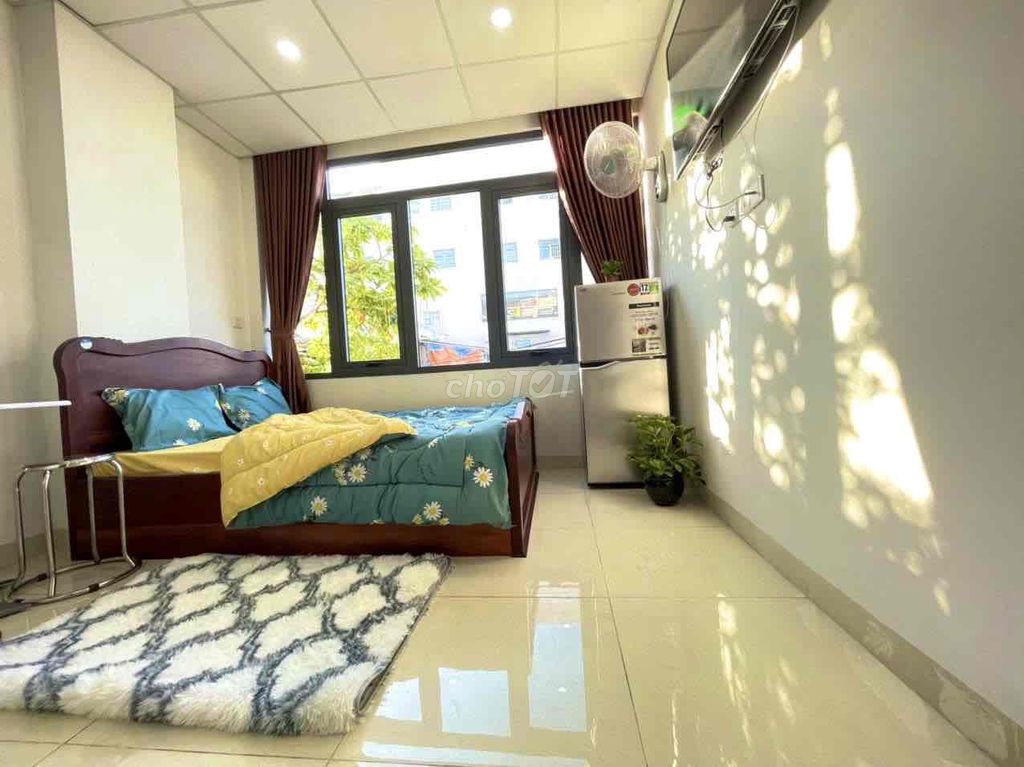 Cheap balcony right next to etown Cộng Hoà, Tân Bình.