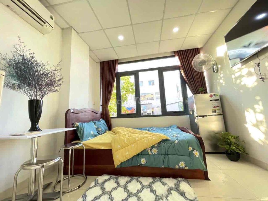 Cheap balcony right next to etown Cộng Hoà, Tân Bình.