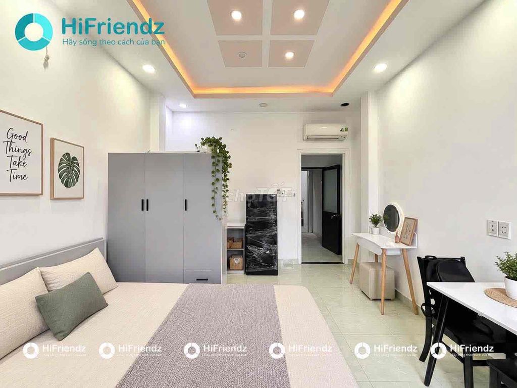 The balcony studio apartment is full of furniture right here in Nguyễn Thái Bình.