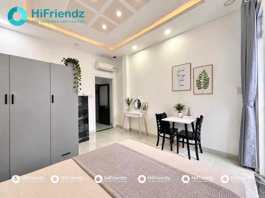 The balcony studio apartment is full of furniture right here in Nguyễn Thái Bình.