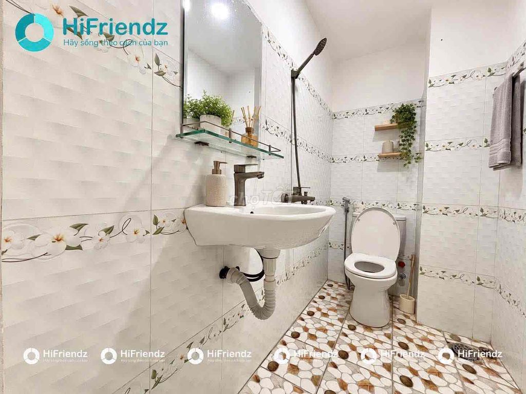 The balcony studio apartment is full of furniture right here in Nguyễn Thái Bình.