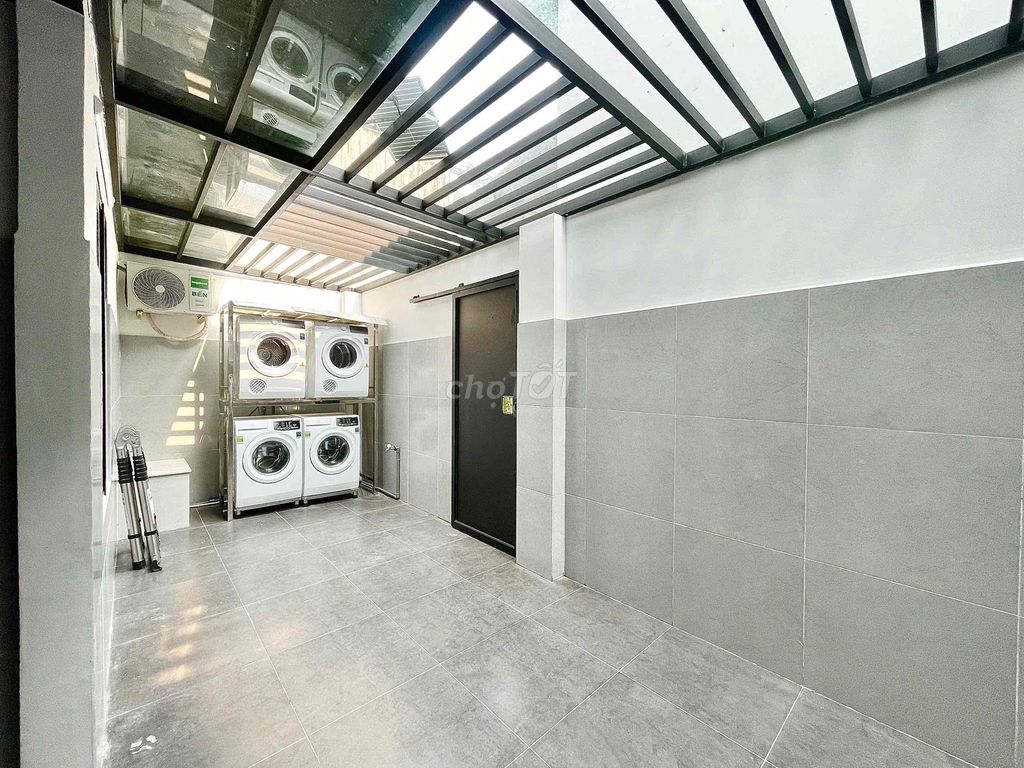 The studio is full of furniture - new house with elevators - 7th quarter.