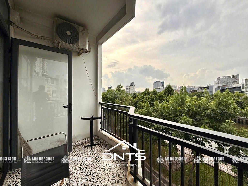 County Inn One is full of river-view balcony furniture. Near Tân Định Market