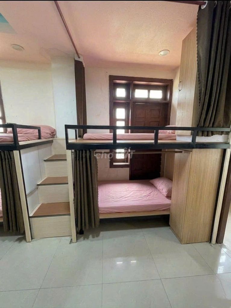 Find your friends at 566 Nguyễn Thái Sơn - wide room, free time!