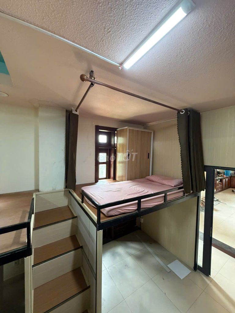 Find your friends at 566 Nguyễn Thái Sơn - wide room, free time!