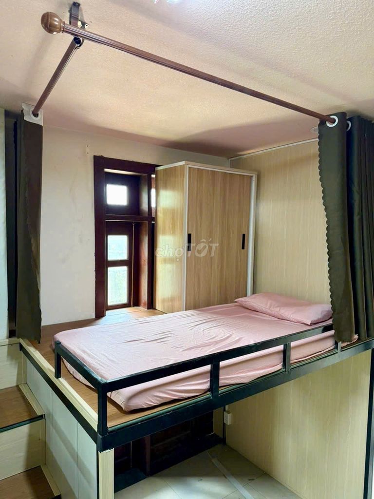 Find your friends at 566 Nguyễn Thái Sơn - wide room, free time!