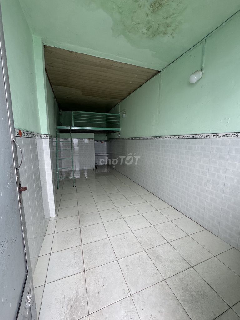 Supermax, quiet, room opposite the Grand Avell 13th.