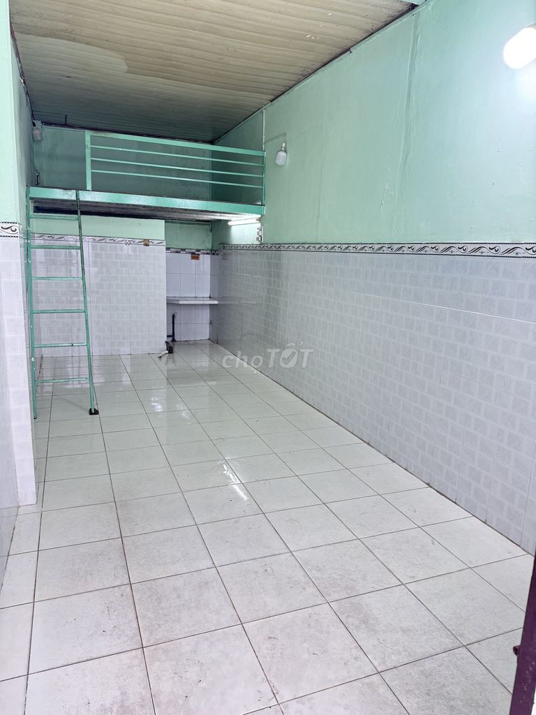 Supermax, quiet, room opposite the Grand Avell 13th.