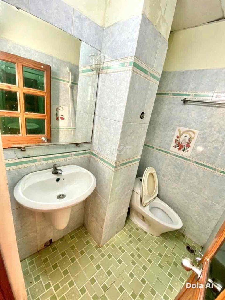 open window motel - full interior at Hoàng Hoa Thám market
