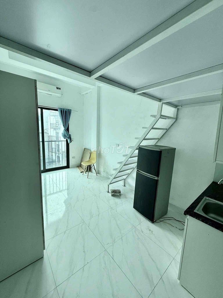 Rent a balcony 3X right at Lê Trọng Tấn near the elevator huit