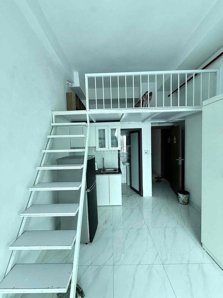 Rent a balcony 3X right at Lê Trọng Tấn near the elevator huit