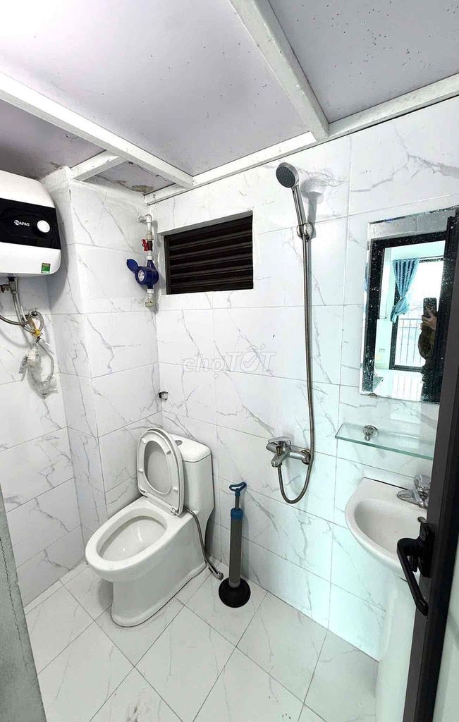 Rent a balcony 3X right at Lê Trọng Tấn near the elevator huit