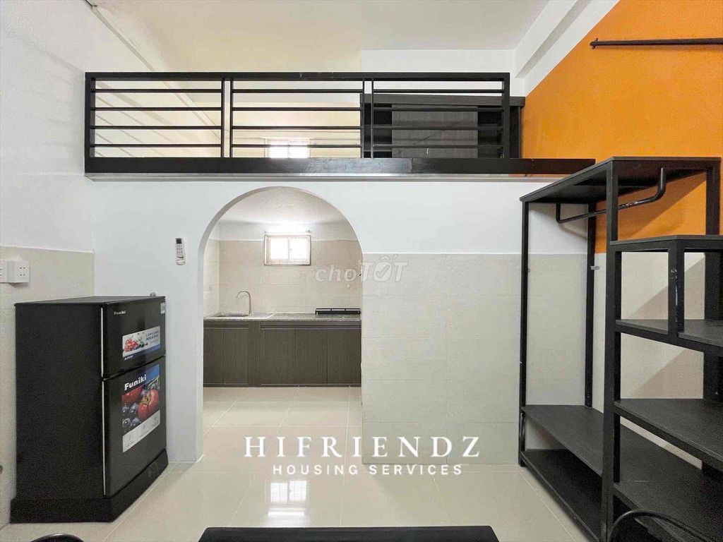 The 7th District Inn has guards near Lotte, University of Sunfang, udum.