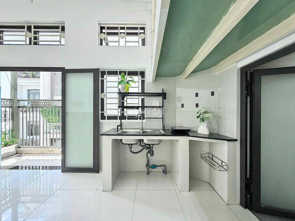 Lê Văn Quới - large upper-room - cool - clean - h-he-he-he-p-a-tub