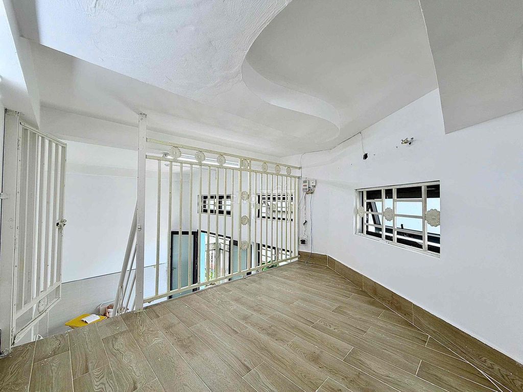 Lê Văn Quới - large upper-room - cool - clean - h-he-he-he-p-a-tub