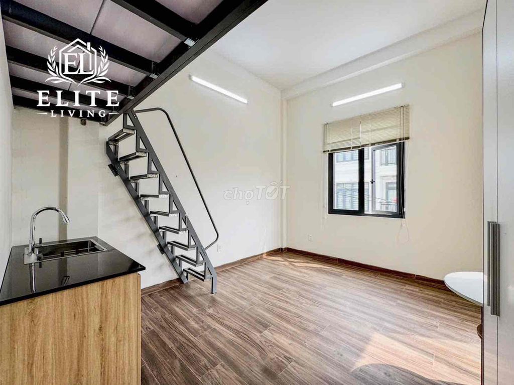 The interior room is located near the University of Liang.