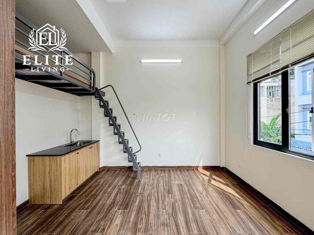 The interior room is located near the University of Liang.