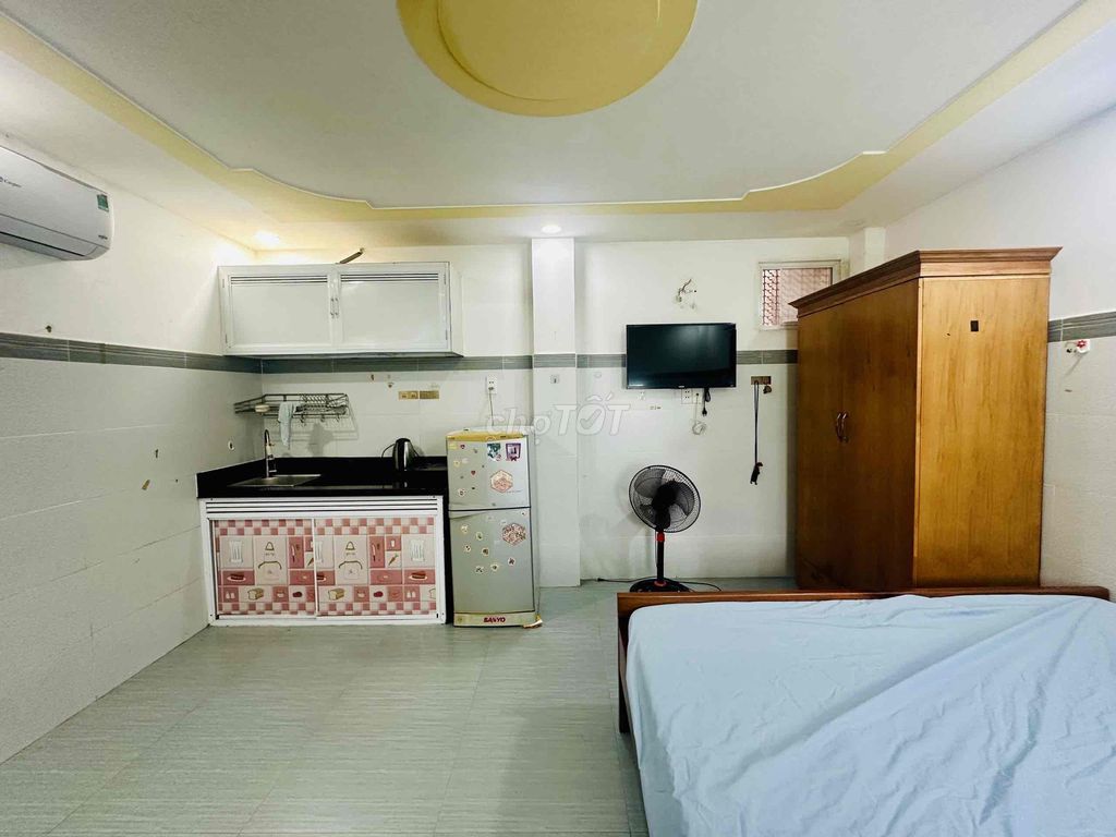 Rent an interior room near industrial college.