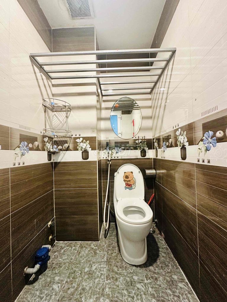 Rent an interior room near industrial college.