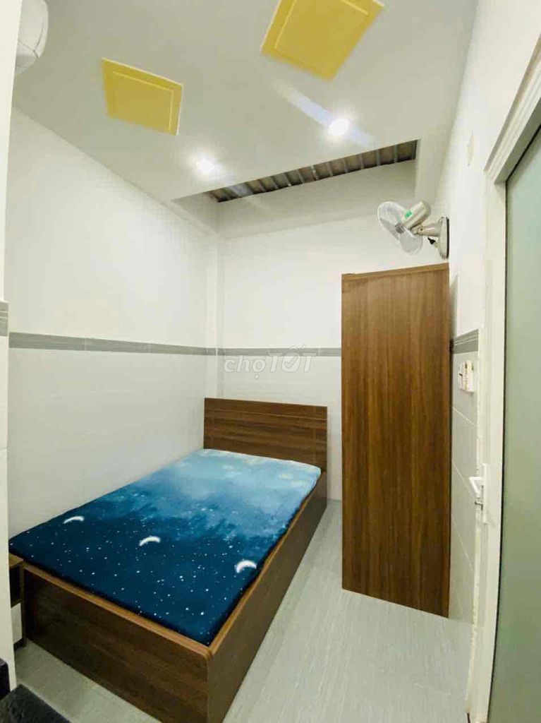 Rent an interior room near industrial college.