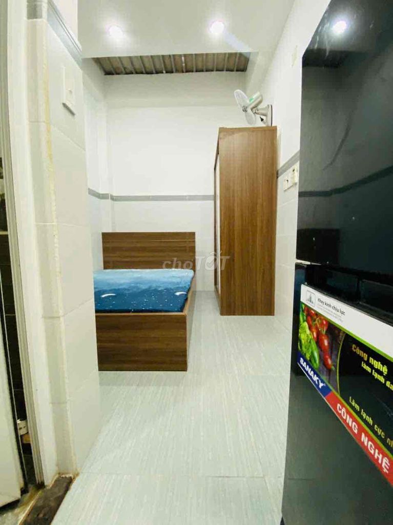 Rent an interior room near industrial college.