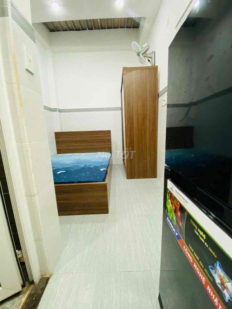 Rent an interior room near industrial college.