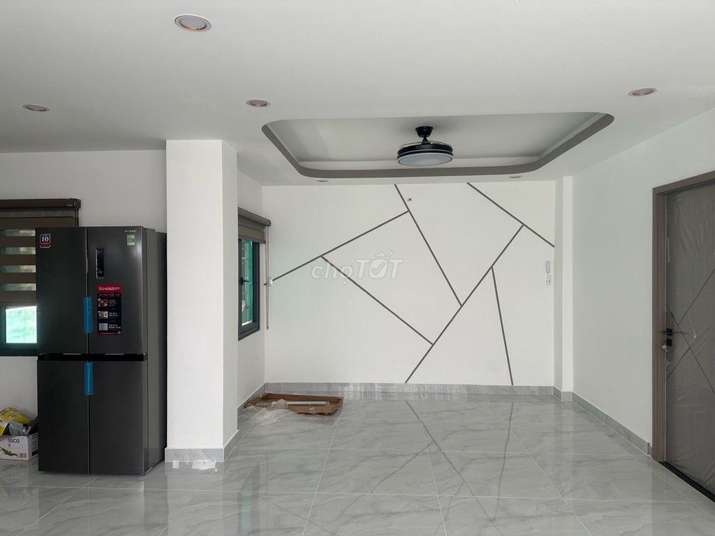 The original house is only one large bedroom, full of furniture, clean, fresh, 25 meters.