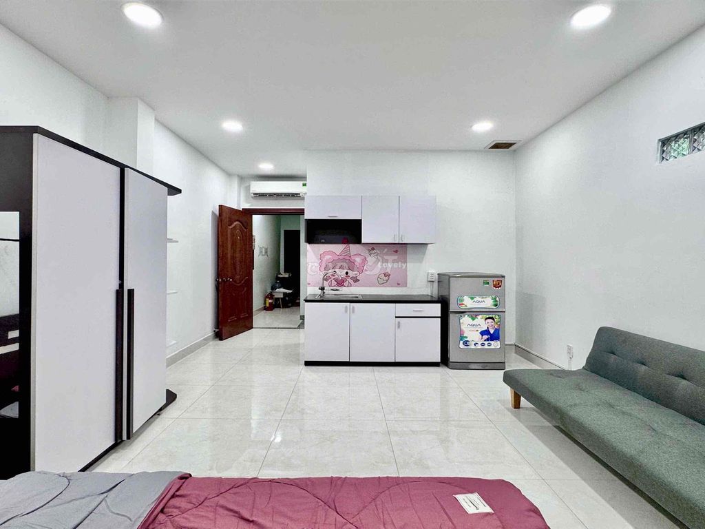 The service apartment is in front of Trần Quang Diệu District 3.