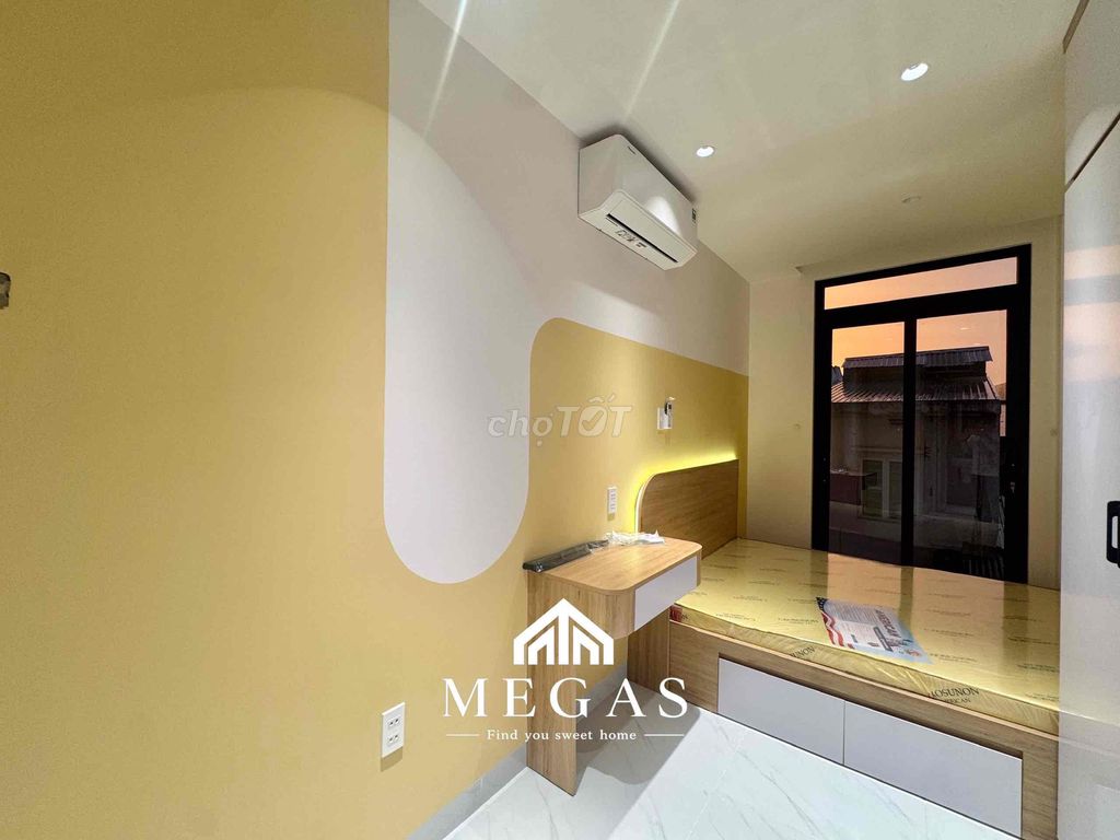 The service apartment is 25 meters with a balcony at Lê Đức Thọ near the A.S. market.
