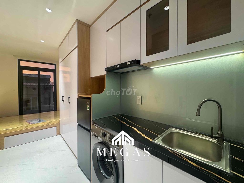 The service apartment is 25 meters with a balcony at Lê Đức Thọ near the A.S. market.