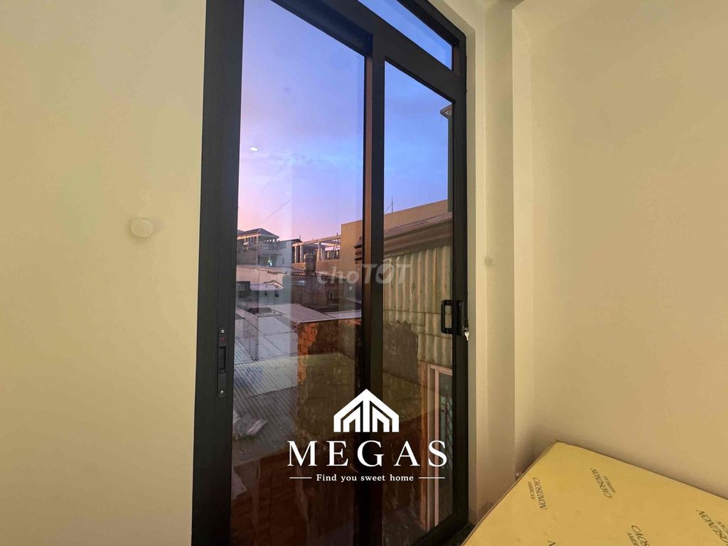 The service apartment is 25 meters with a balcony at Lê Đức Thọ near the A.S. market.