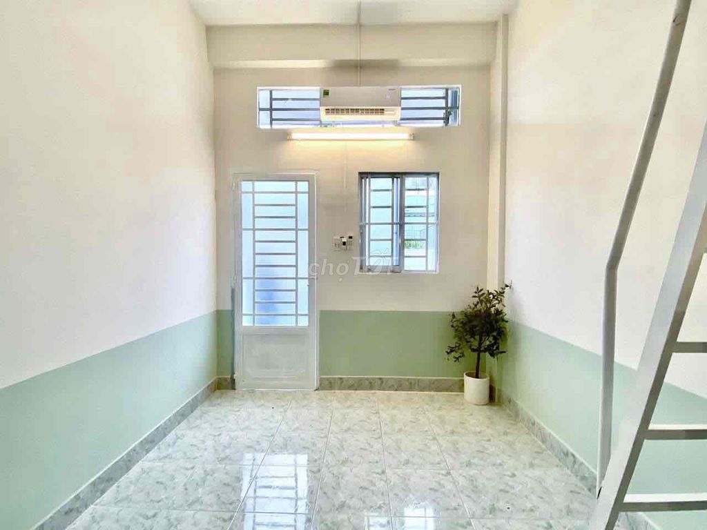 The entire interior is large, new room in the heart of District 7