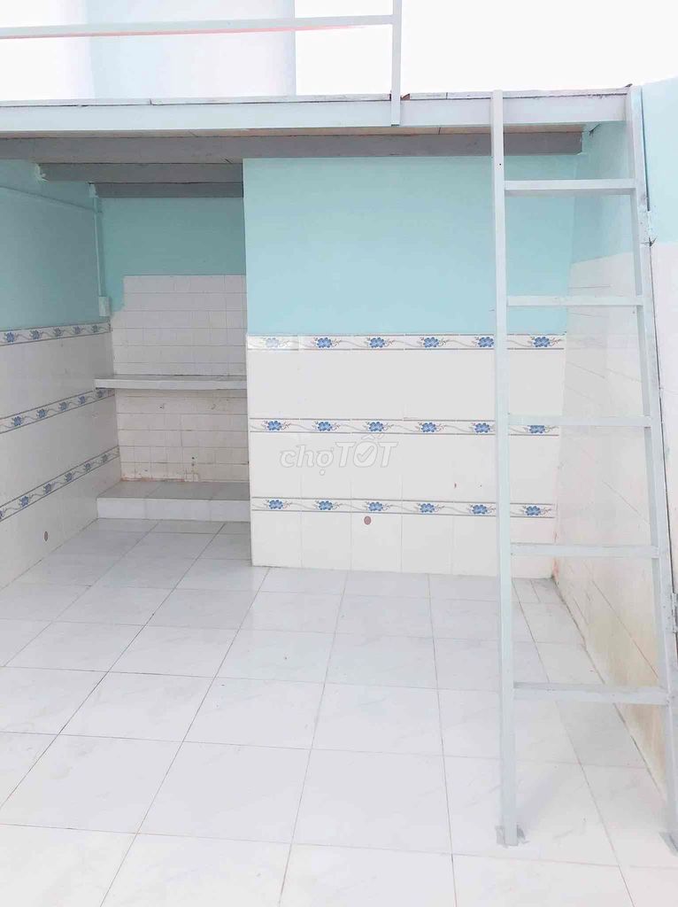 The rental room near the center is not a low-priced stock.