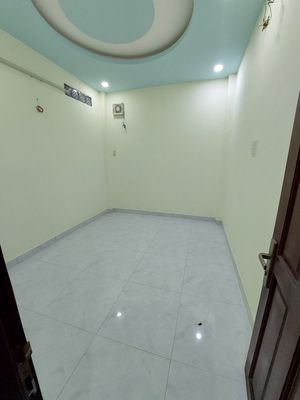 Six bedrooms, three toilets. Bà Hạt cash, District 10. area: 3 x 15 meters, 3 rooftops