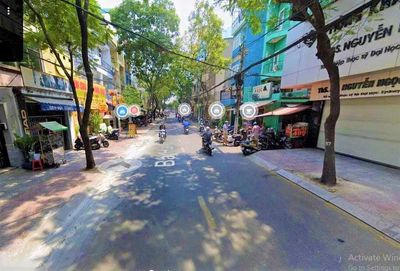 Six bedrooms, three toilets. Bà Hạt cash, District 10. area: 3 x 15 meters, 3 rooftops
