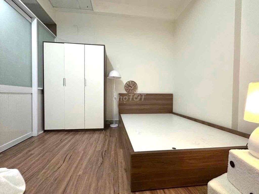 low-priced motel--full interior--near etown Republic--Golden market.