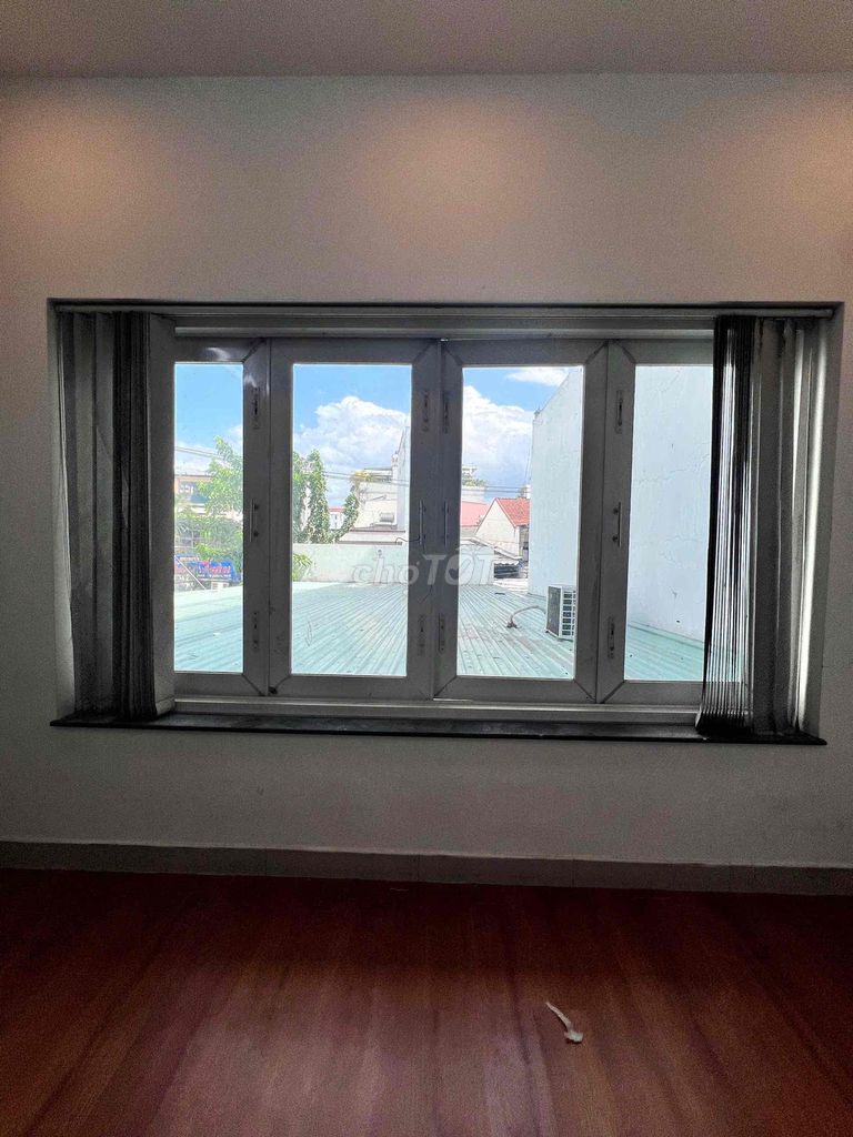 The window studio is open - wide near the fourth quarter