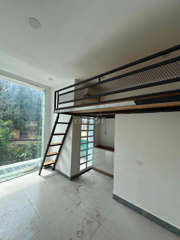 The Lê Đức Thọ suite is cheap.
