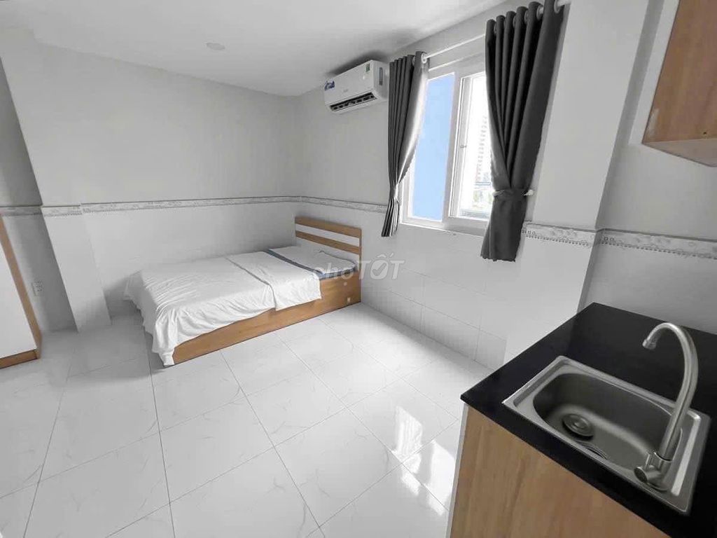 The Nguyễn Phúc Chu master room is full of territory.