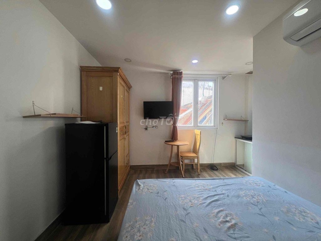 Rent the sky window studio full interior right in the heart of District 3