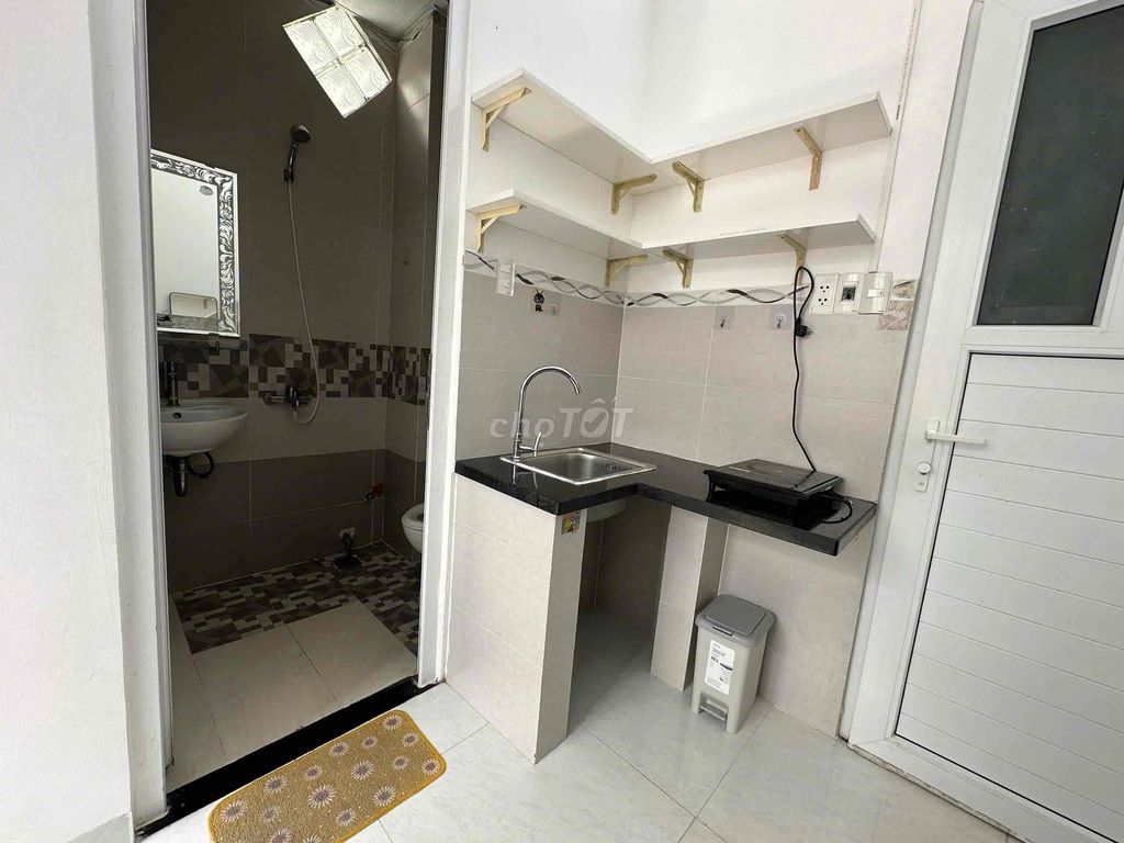 Rent the sky window studio full interior right in the heart of District 3