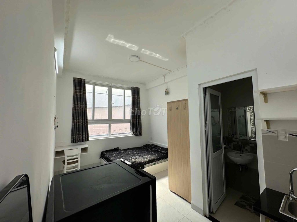 Rent the sky window studio full interior right in the heart of District 3