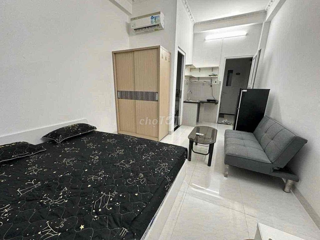 Rent the sky window studio full interior right in the heart of District 3