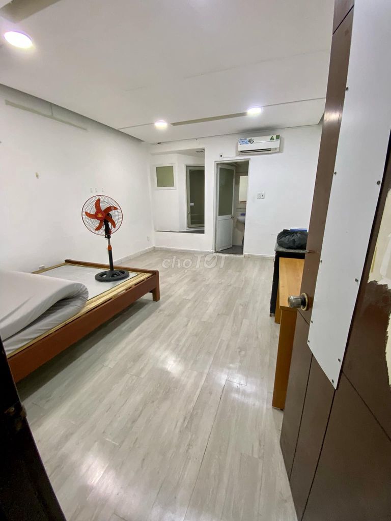 Room 25 m2 full of Rose interiors, Tân Bình