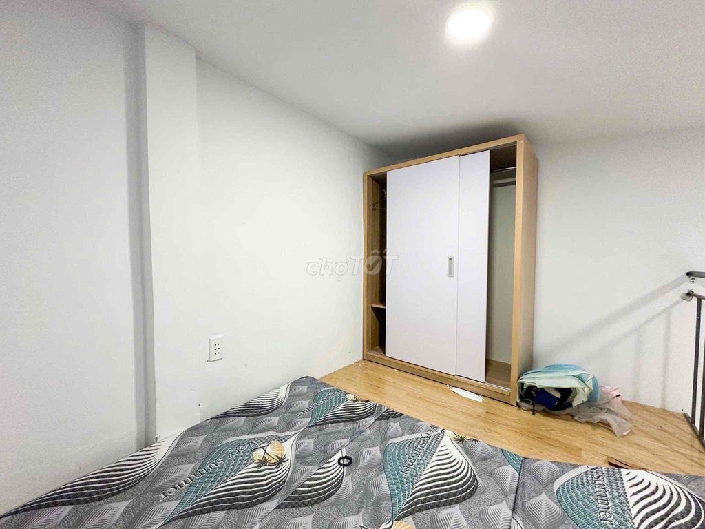 Rent the standing room full interior near tdtu, rmit, ou only 4