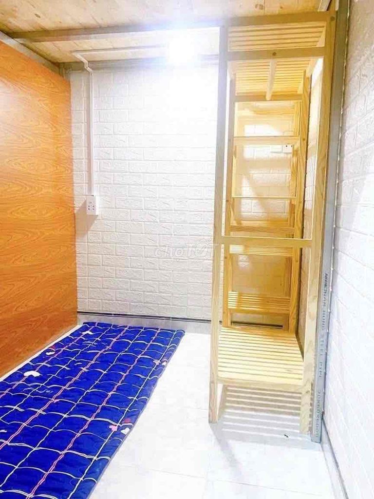 The girls' room is at the University of Science.
