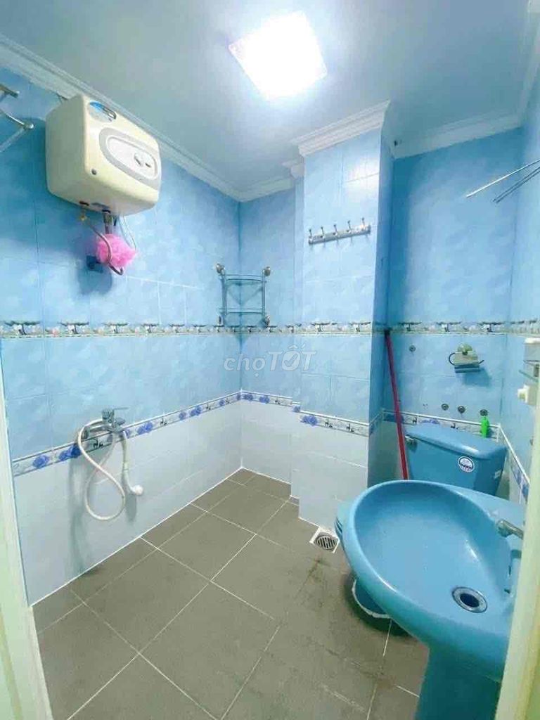 The girls' room is at the University of Science.